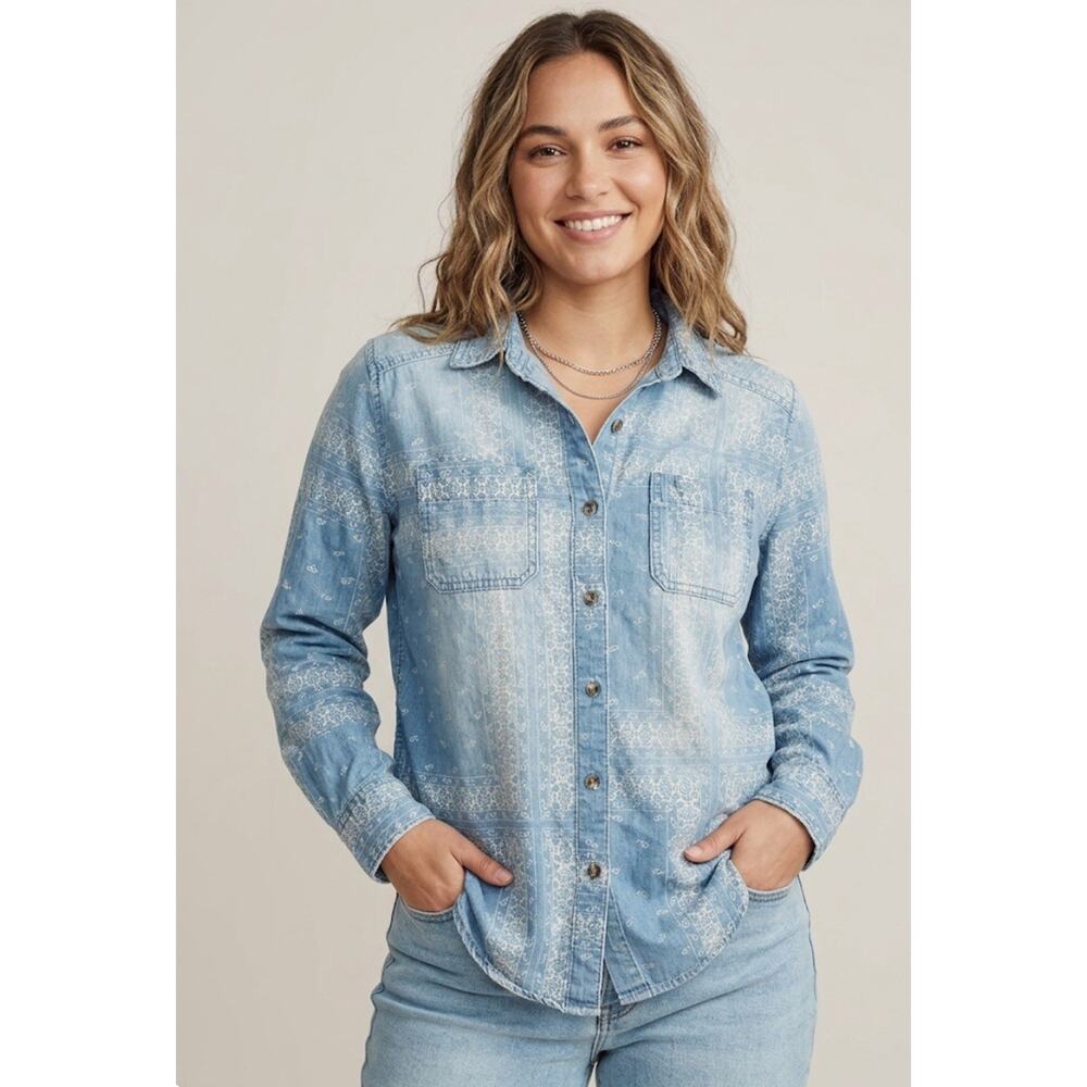 Mossimo Denim Shirt Chambray Button Up Boyfriend Fit Coastal Cowgirl Light Blue